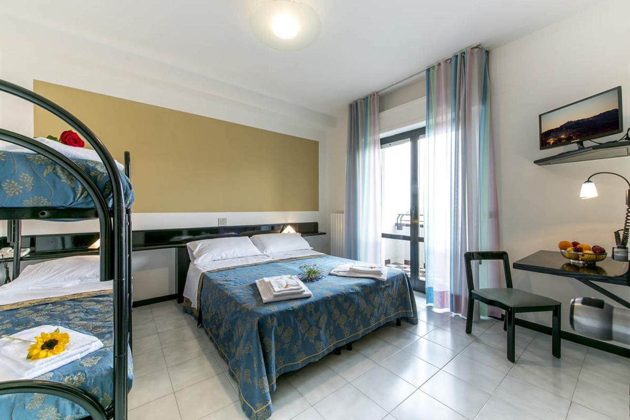Hotel Del Cavaliere มอนเตปรันโดเน ภายนอก รูปภาพ
